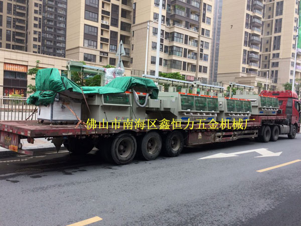 福建客戶(hù)不銹鋼鍋片蝕刻機(jī)裝車(chē)發(fā)貨!